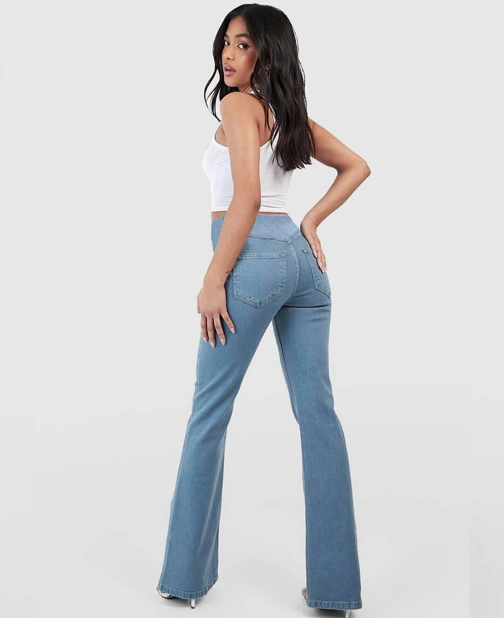 CurveFlex High-Waisted Crossover Jeans – Ultra-Stretch Denim with Adjustable Waistband - 50% OFF